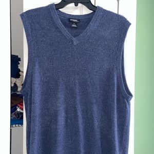 Mens sweater vest like new